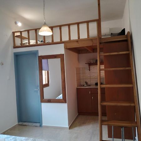 Manolakis Pizanias Apartment Emborios Bagian luar foto