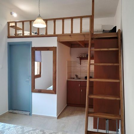 Manolakis Pizanias Apartment Emborios Bagian luar foto