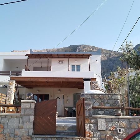 Manolakis Pizanias Apartment Emborios Bagian luar foto