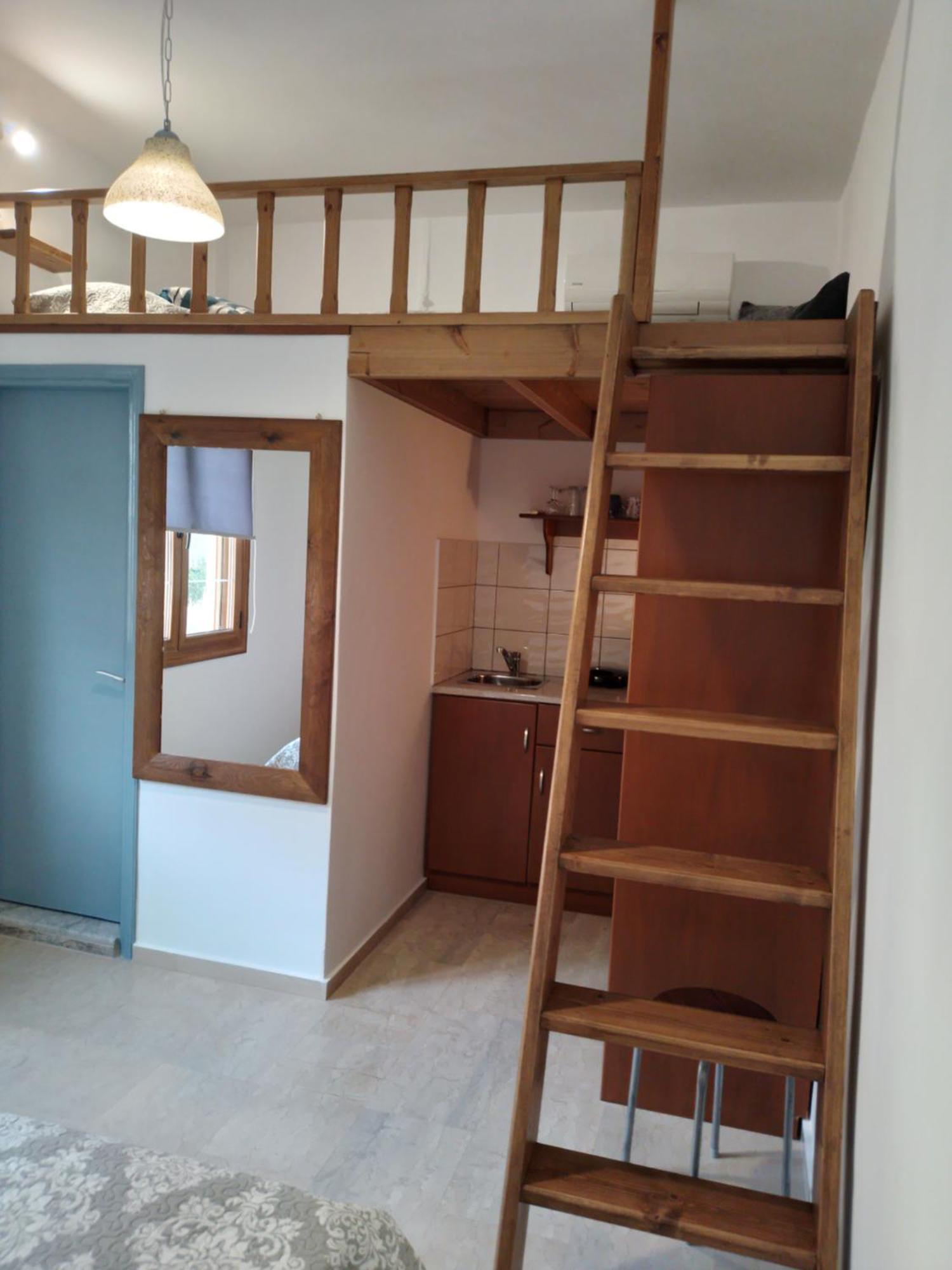 Manolakis Pizanias Apartment Emborios Bagian luar foto