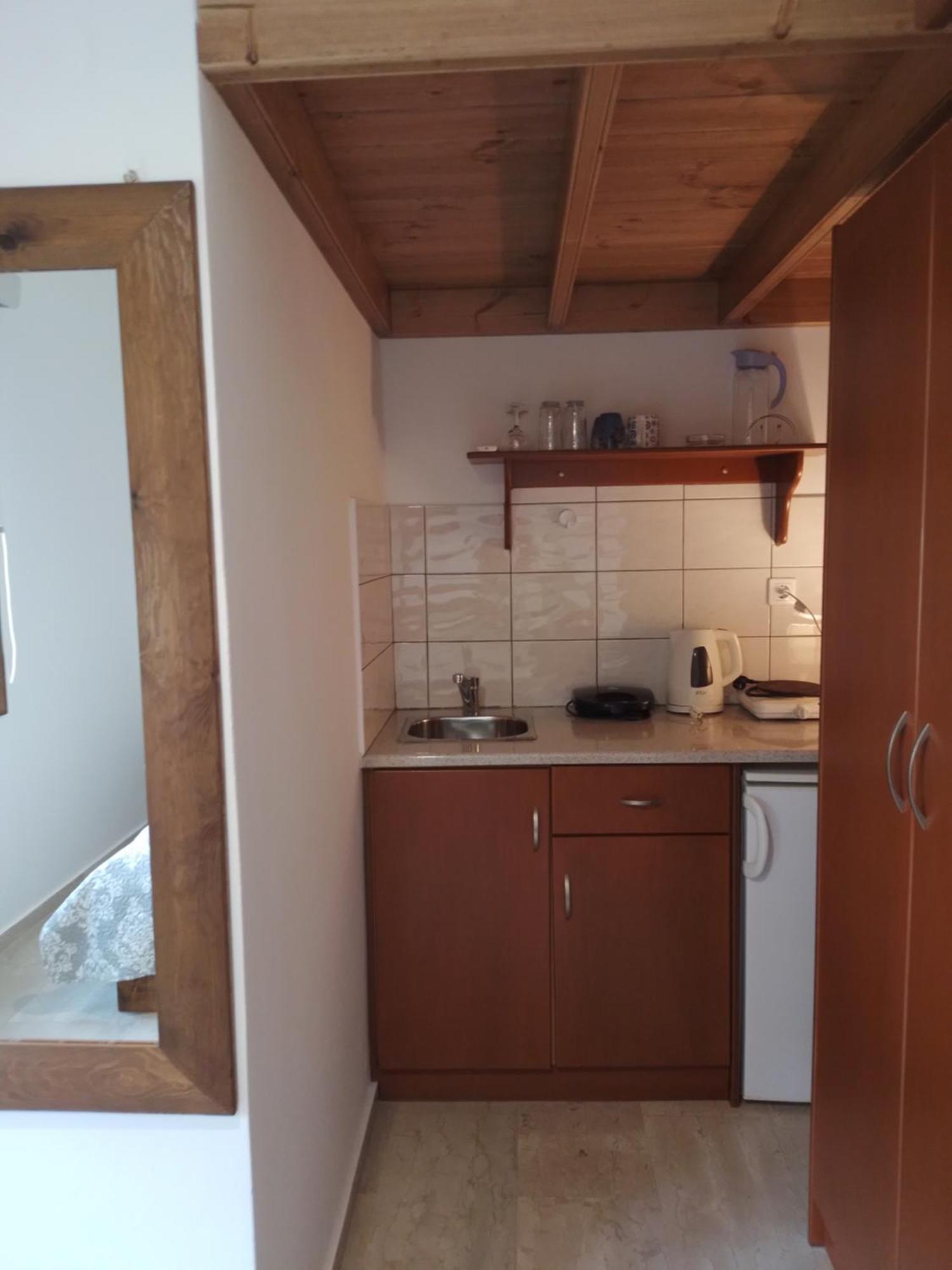 Manolakis Pizanias Apartment Emborios Bagian luar foto